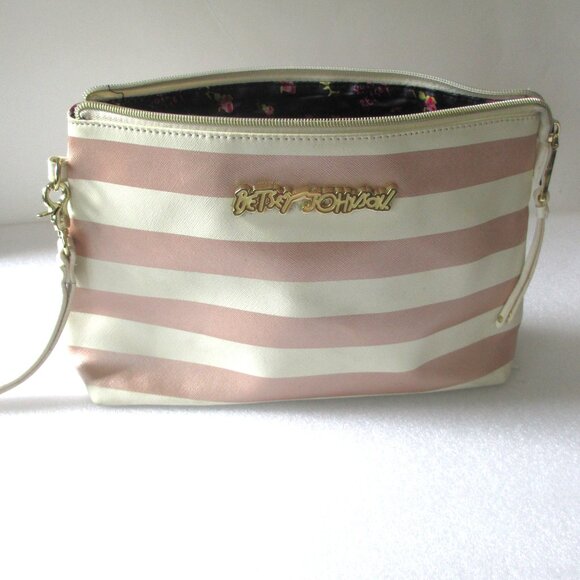 BETSY JOHNSON TRAVEL BAG - Picture 1 of 16